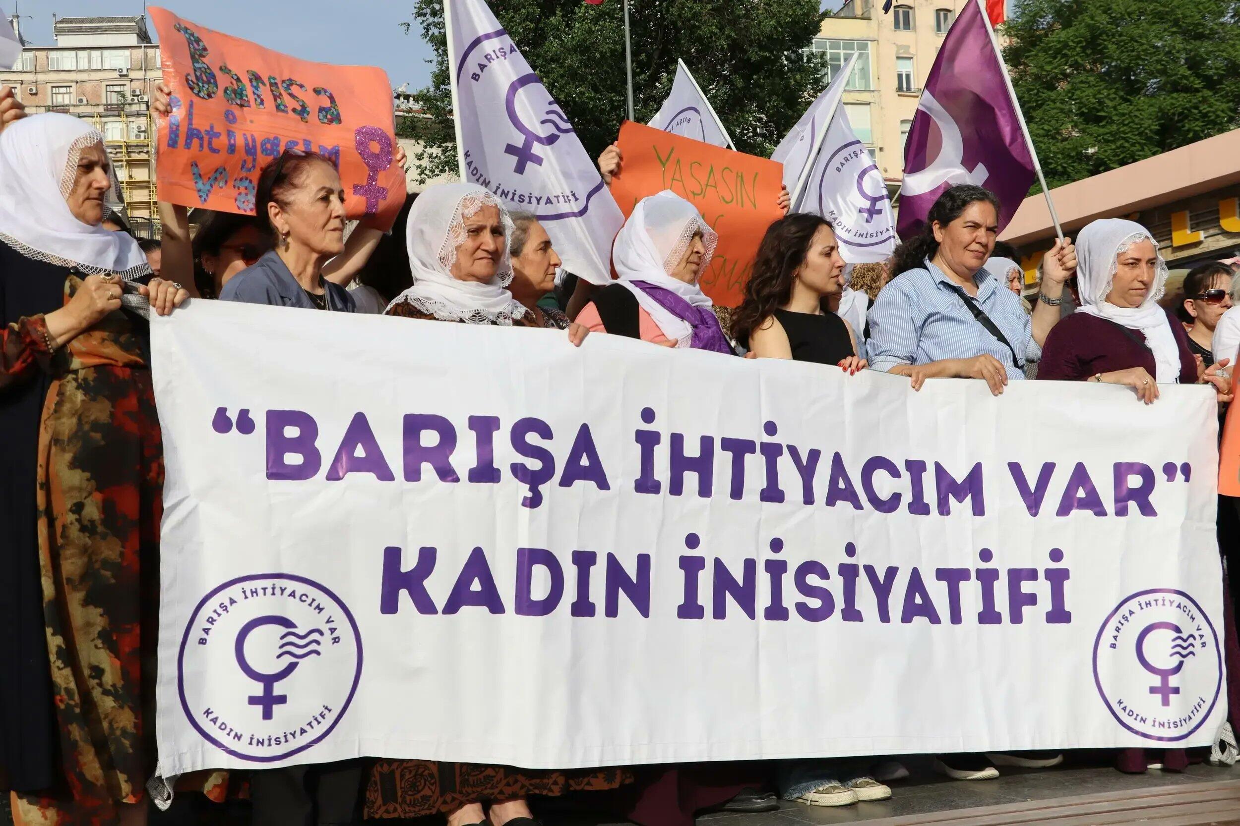 Sebahat__Tuncel's tweet card. Kürt kadın hareketi ve feminist hareketin yıllardır ortak barış mücadelesi yürüttüğünü belirten Feride Eralp, 'Barışın toplumsallaşması, toplumla bir arada barış