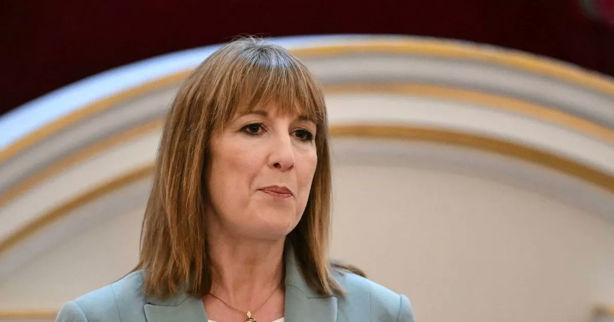 Record_Politics's tweet card. Rachel Reeves said it was "right" to look at the age at which people can receive the state pension as life expectancy increases