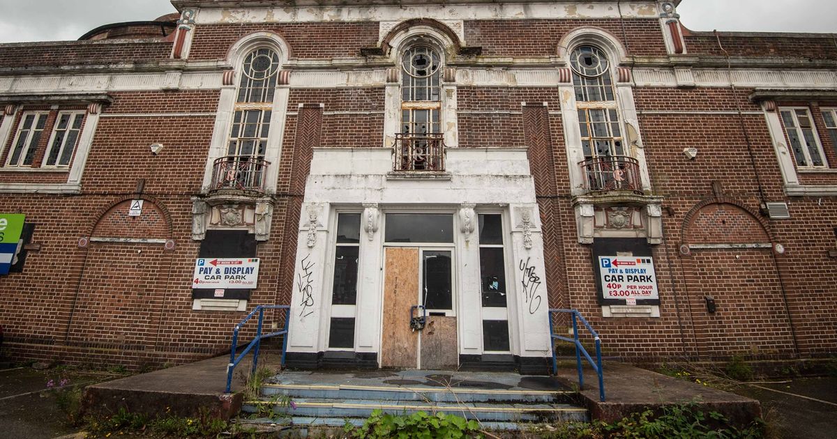 OldStationSt's tweet card. The fire brigade rushed to the old Royalty cinema and bingo hall off the High Street in Harborne