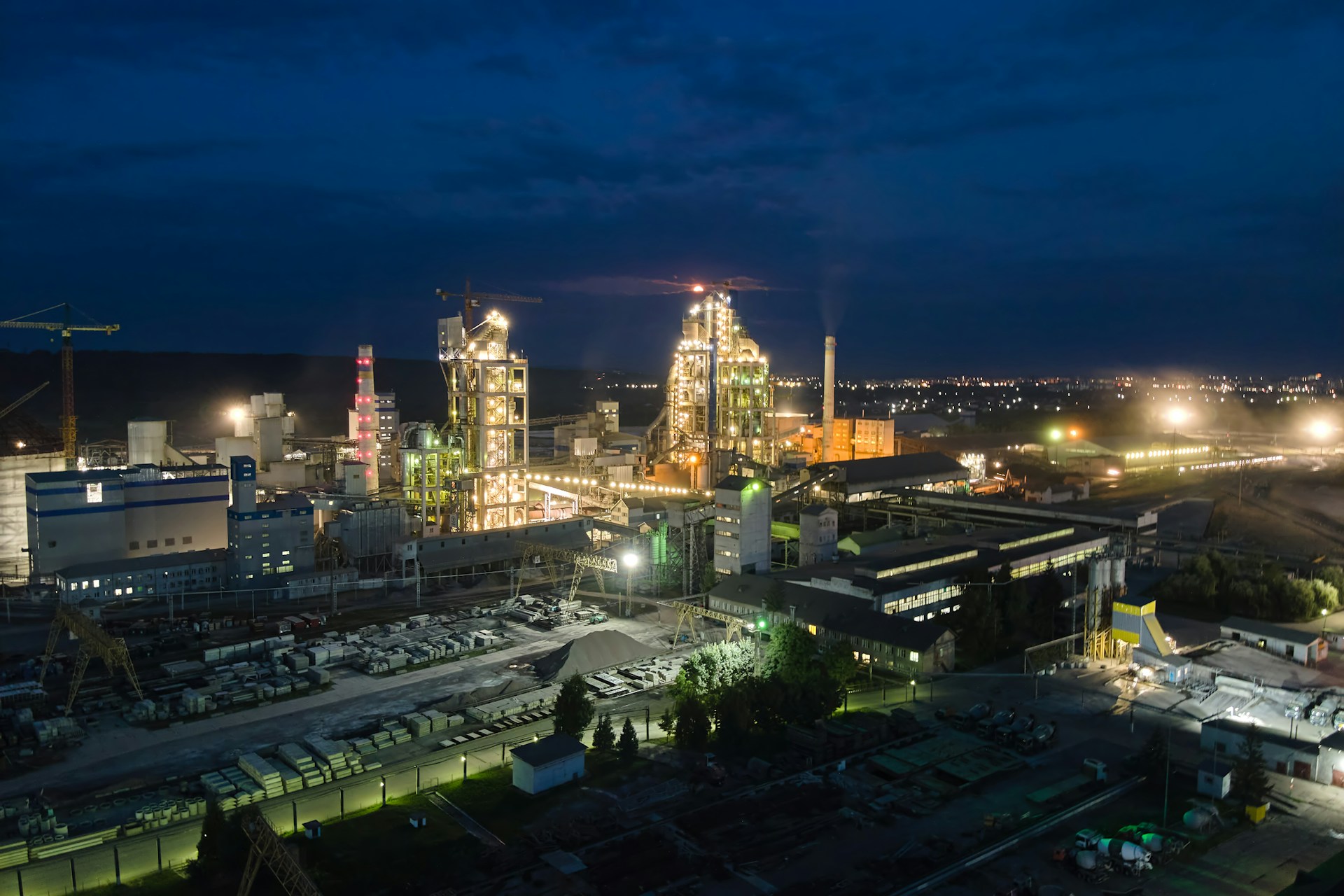 APAC_Hydrogen's tweet card. A quiet revolution in heavy industry is being sparked by green hydrogen. Renewable energy sources are changing some of the toughest sectors to decarbonise.