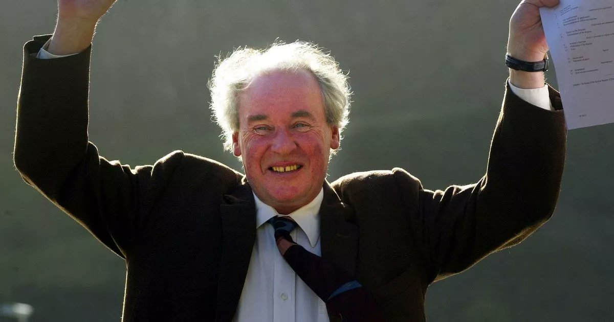 ScotExpress's tweet card. Sir Jamie McGrigor from Argyll was an MSP for the Highlands and Islands for 17 years and was also the driving force behind the Scottish Register of Tartans