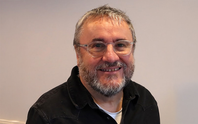 UCLBrainScience's tweet card. UCL colleagues have paid tribute to world-leading eye researcher Professor Pete Coffey, who pioneered a treatment enabling people whose vision had been destroyed by disease to see again.