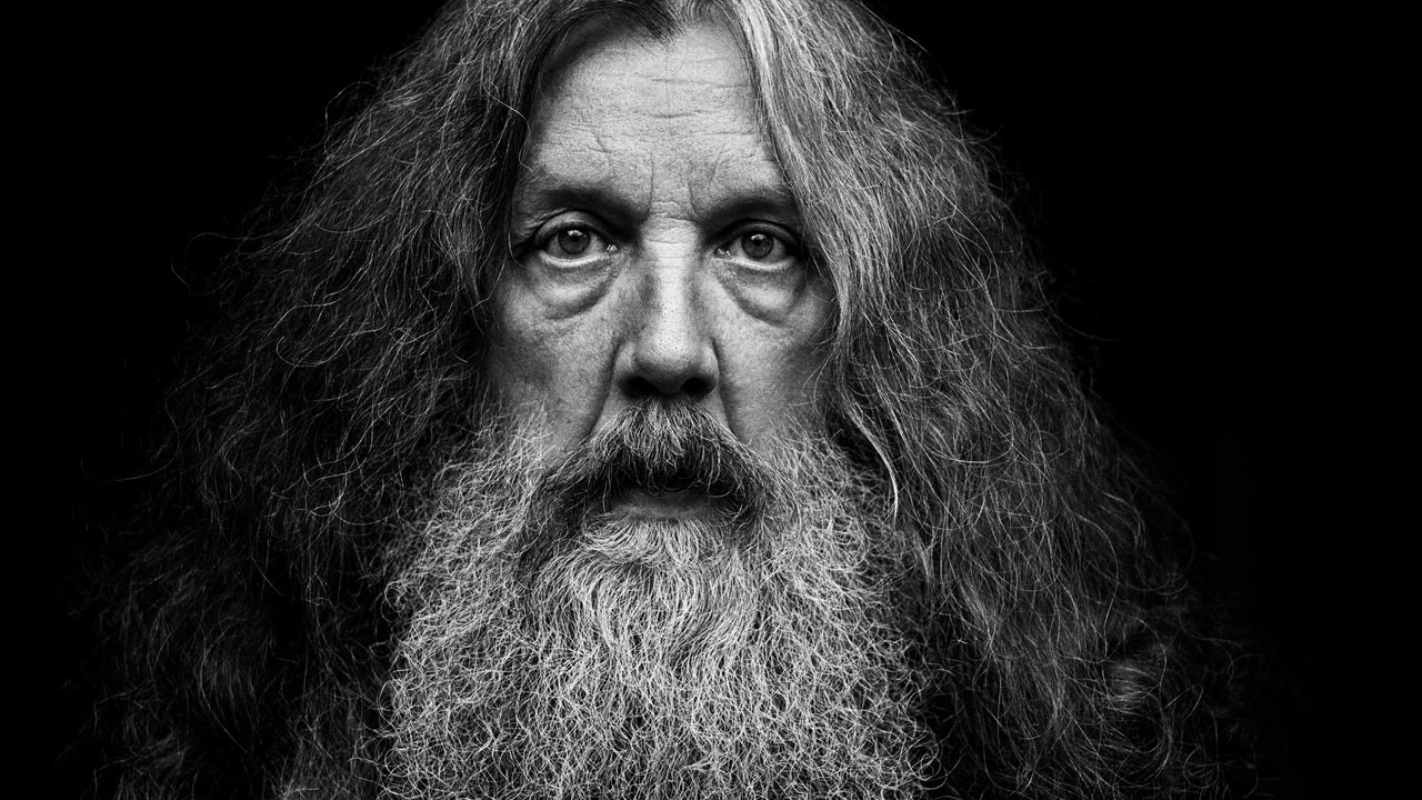 Ahoraqueleo_com's tweet card. Hablamos con el guionista de obras maestras como V de Vendetta y From Hell. Retirado del mundo del cómic, Alan Moore publica El gran cuando, una novela ambientada en un Londres sobrenatural que se...