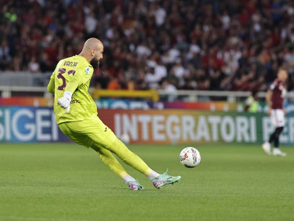 lUltimoUomo's tweet card. Uno dei migliori lanciatori del campionato.