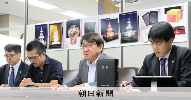 amaneshimazaki's tweet card. 　全国統一教会被害対策弁護団が、安倍晋三元首相が銃撃され死亡した事件から3年が経った8日、声明を発表した。事件を機に関心が高まった世界平和統一家庭連合（旧統一教会）による高額献金などの被害について「ほ…