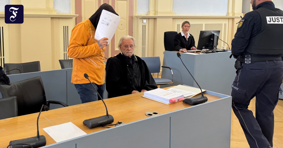 faznet's tweet card. Er soll Schülerinnen in den Wald gelotst und sexuell missbraucht haben: In Hechingen steht seit Dienstag ein Fahrlehrer vor Gericht. Entschuldigen will er sich aber nur bei seiner Frau.