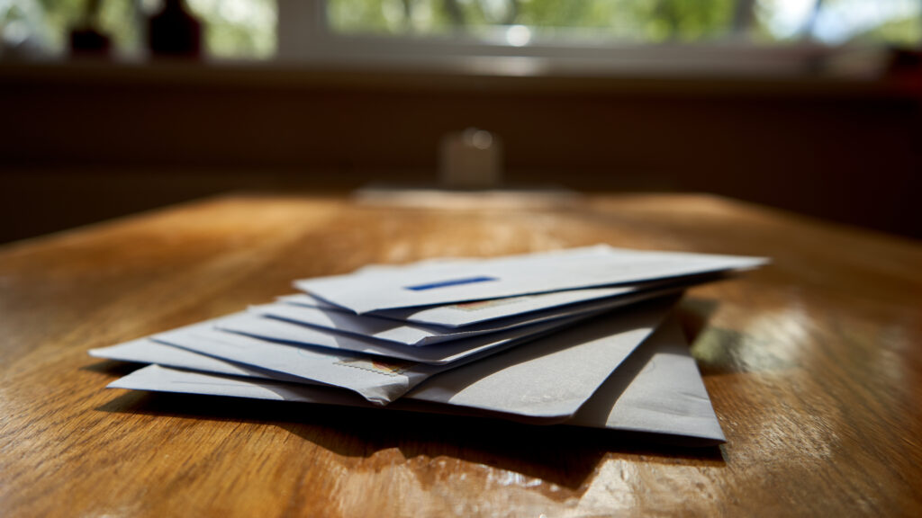 statnews's tweet card. “Worsening a patient's credit can prevent them from getting a job, renting an apartment, or even paying their outstanding medical bills,” writes @llsusa’s chief medical officer.