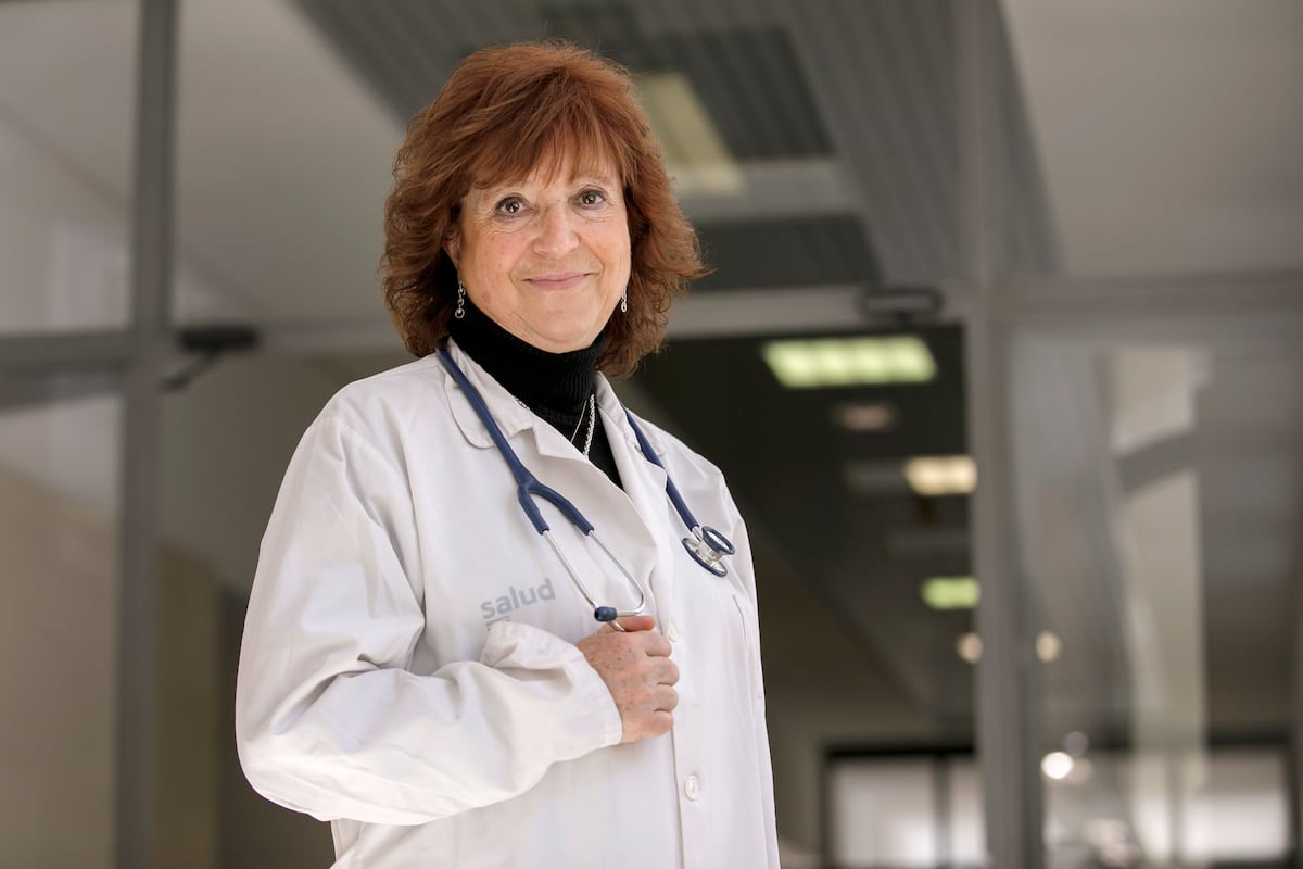 amartinzurro's tweet card. La primera mujer en España en alcanzar el nivel más alto en la carrera académica universitaria de Medicina de Familia se queja de que no existan departamentos de esta especialidad en las facultades...