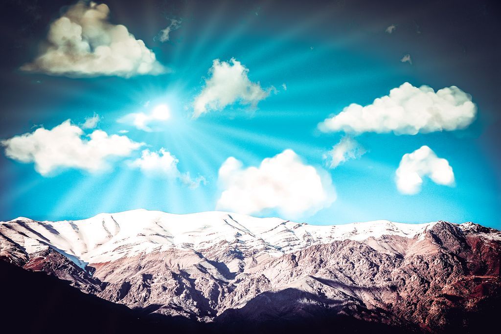 LeeMcCarthyArt's tweet card. Even on the coldest days, the sun finds a way to shine. This photo is about that hope. ☀️🏔️