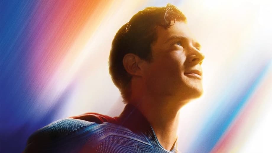 MundoSuperman's tweet card. Se ha publicado el primer arte conceptual oficial de "SUPERMAN", que nos permite echar un vistazo a lo que parece ser el diseño final del vestuario del Hombre de Acero de David Corenswet.