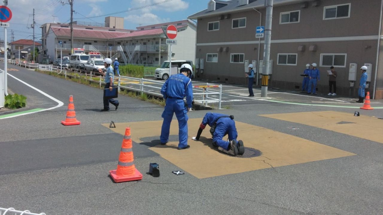 YahooNewsTopics's tweet card. きょう（22日）正午ごろ、岡山県総社市の市道で乗用車と自転車が衝突し、自転車の女子高校生が重体です。