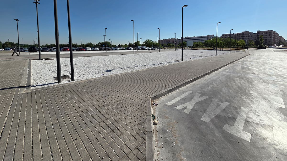 MadridADebate's tweet card. El PSOE de Getafe, en el Gobierno municipal, critica que la obra de la Comunidad de Madrid no haya contemplado ningún espacio de vegetación o sombra