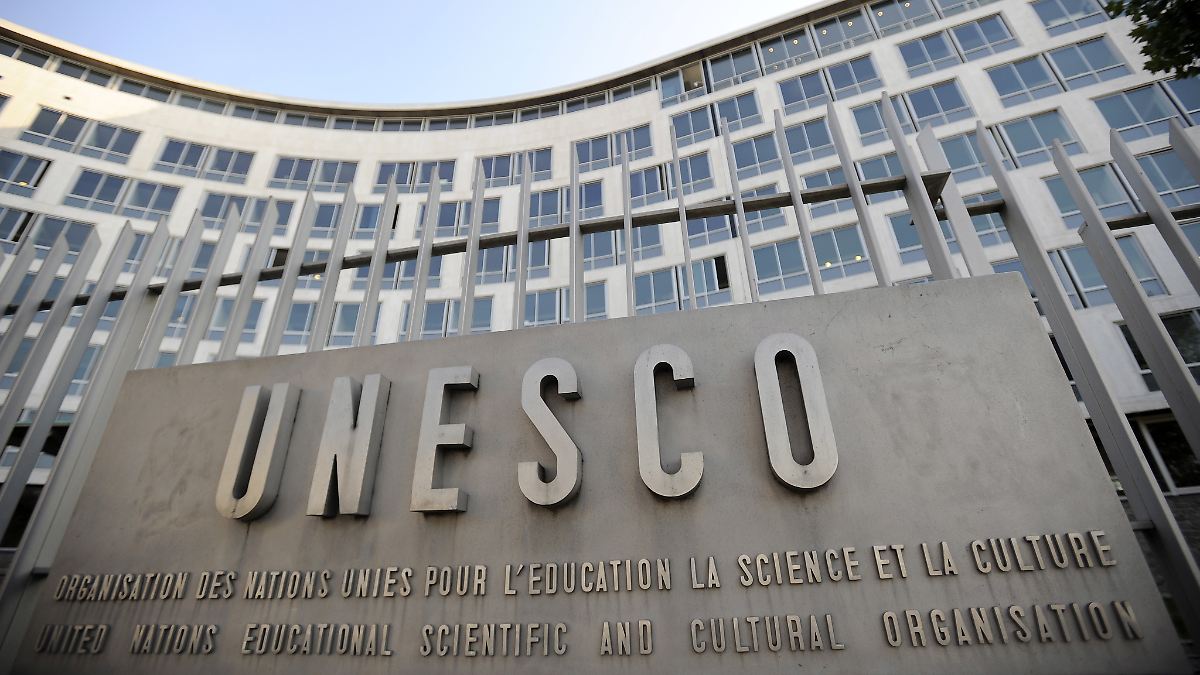 geheimgelehrter's tweet card. Bereits in seiner ersten Amtszeit vollziehen die USA den Schritt - und jetzt erneut: Trump ordnet offenbar für die Vereinigten Staaten den Austritt aus der Unesco an. Dafür liefert das Weiße Haus...
