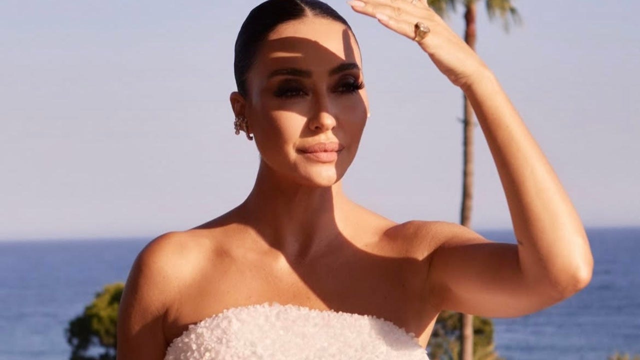 LFT_Magazine's tweet card. En la gala más solidaria junto a su hermana y Eva Longoria, y todas vestidas de la firma Victoria
