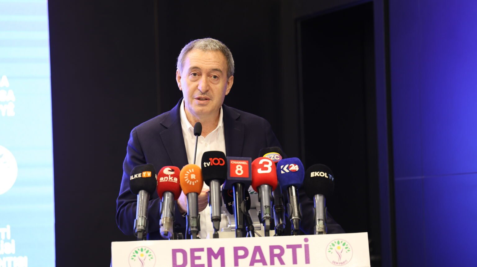 cakir_rusen's tweet card. DEM Parti Eş Genel Başkanı Tuncer Bakırhan, Kürt meselesinin çözümü noktasında CHP'ye çağrı yaptı, "Toplumun beklentisi CHP'den yüksek" dedi.