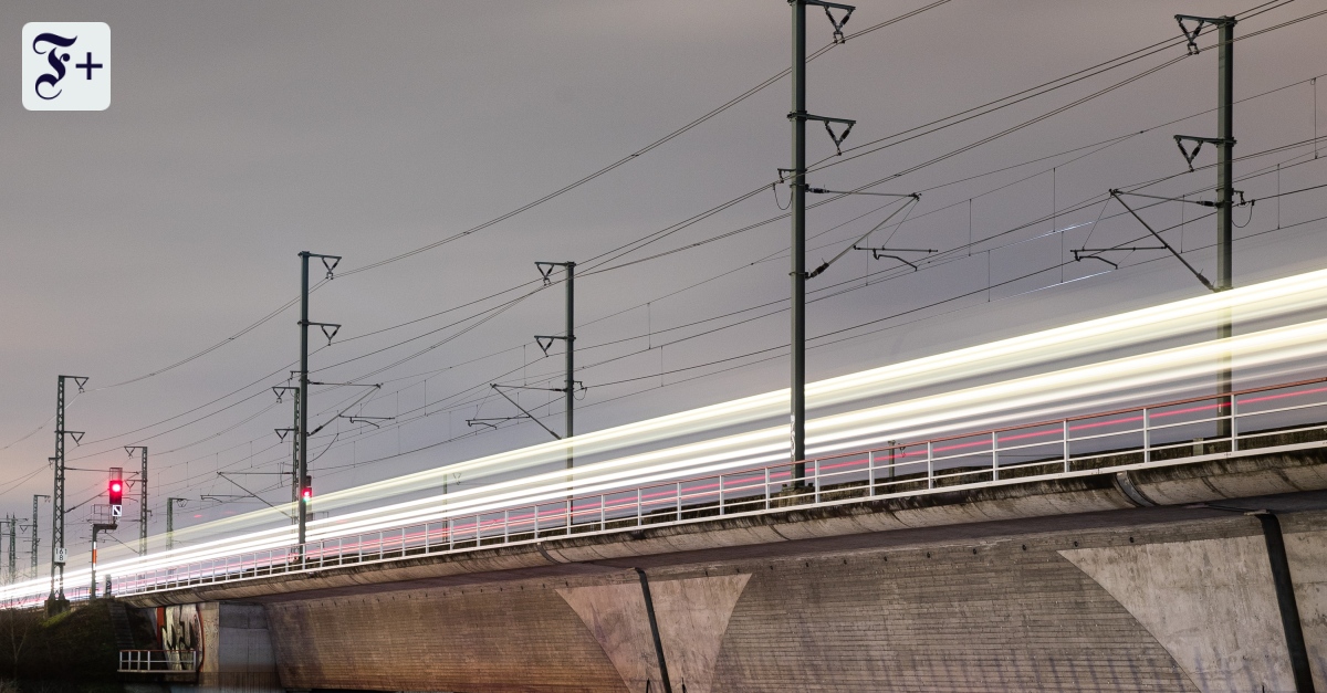 faznet's tweet card. Seit fast 10 Tagen gibt es auf der Bahnstrecke zwischen Köln und Frankfurt massive Probleme. Die Spurensuche führt tief in die komplexe und veraltete Technik der deutschen Schieneninfrastruktur.