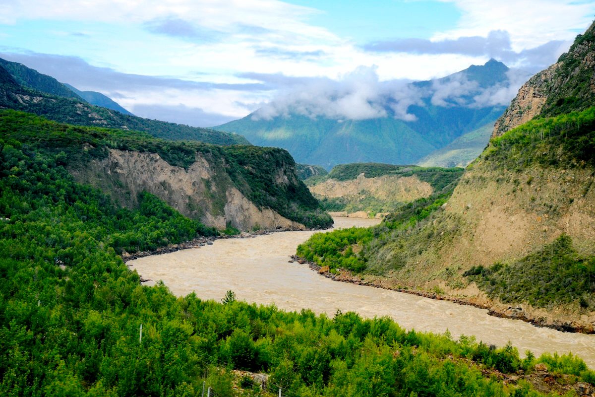 YaleE360's tweet card. China Breaks Ground on Colossol Dam Project in Tibetan Grand Canyon