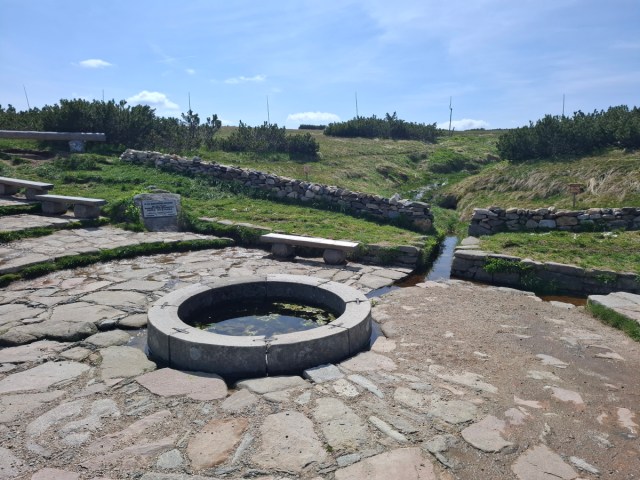 DannyBate4's tweet card. High up in the Giant Mountains (Krkonoše), in the north of the Czech Republic, one of Europe’s mightiest rivers bubbles into life as a bit of soggy bog. This river is the Elbe, which rises on…