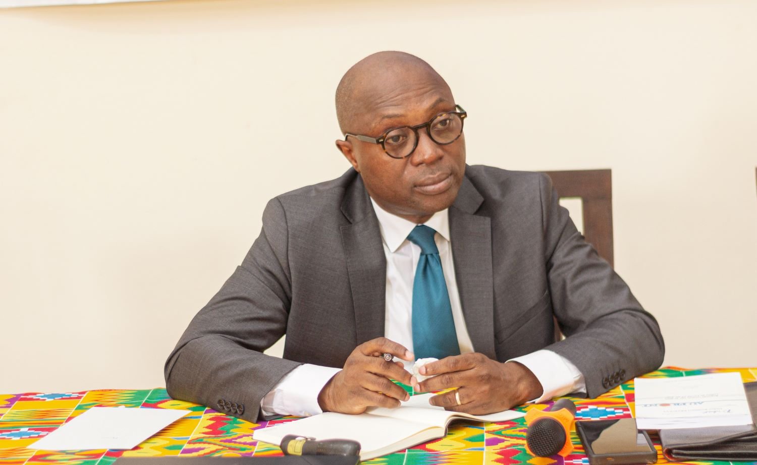 scidevafrique's tweet card. Didier Koumavi Ekouevi, président du Conseil scientifique mis en place dans le cadre à la riposte à la COVID-19, regrette le fait que cet instrument ne soit plus actif.
