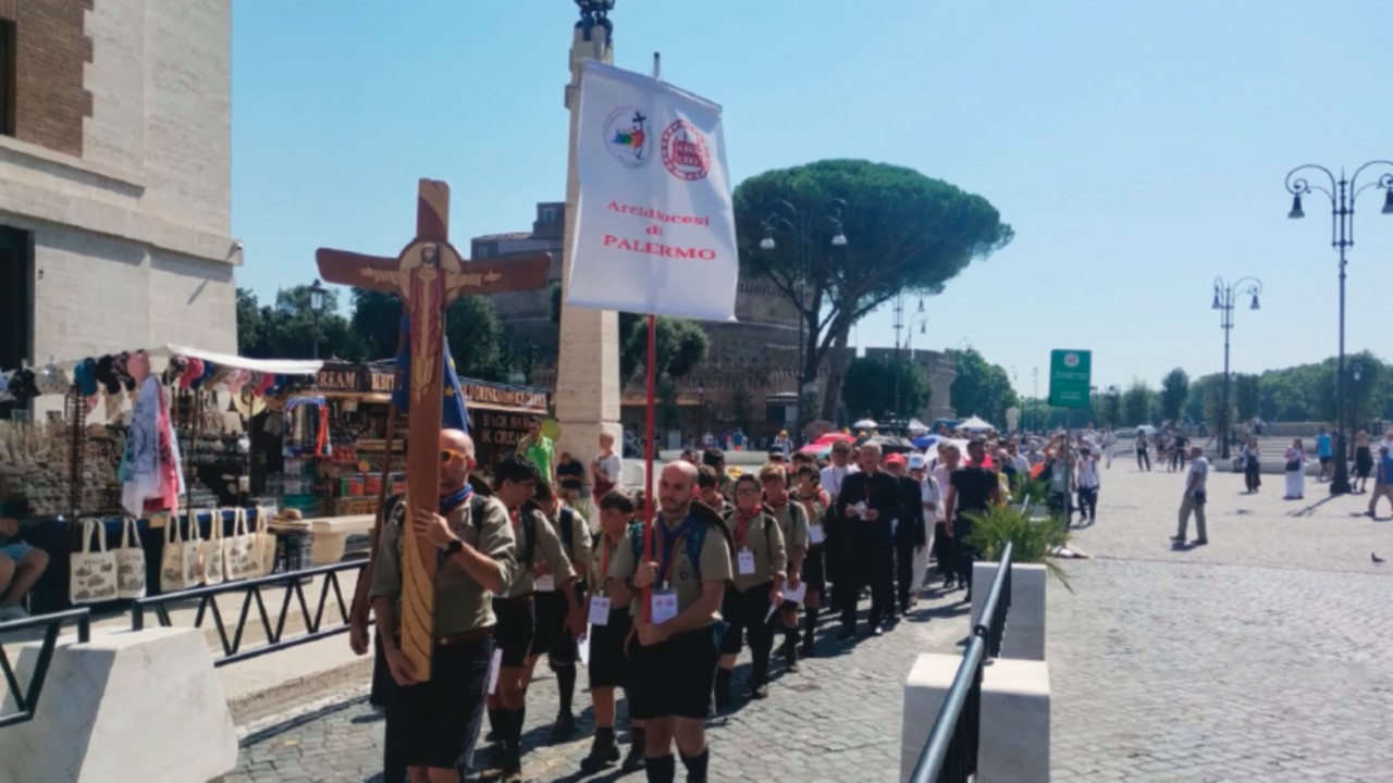 oss_romano's tweet card. Le parole del vescovo di Palermo Corrado Lorefice nell'omelia della messa celebrata il 19 luglio a San Pietro e le testimonianze dei fedeli dell'arcidiocesi siciliana che hanno partecipato al...