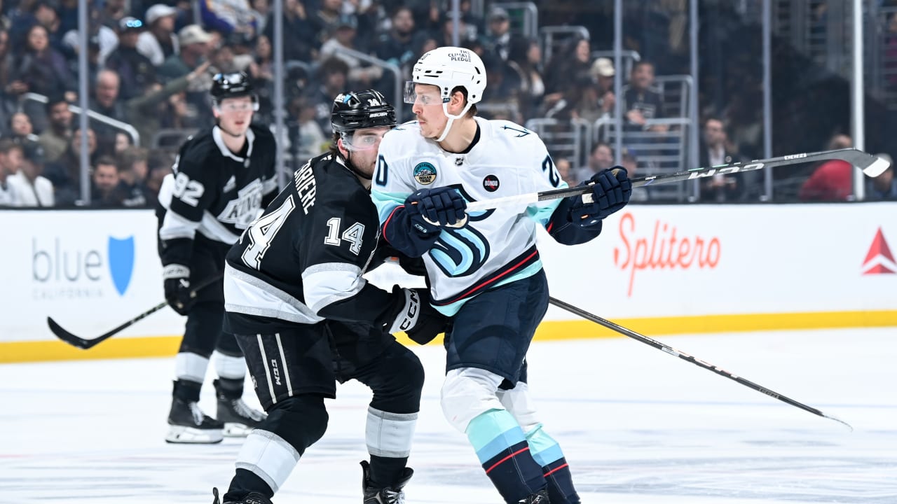 NHL_fi's tweet card. Tolvanen ja Luostarinen kykenevät hyökkäämisen ohella myös vahvaan taklauspeliin