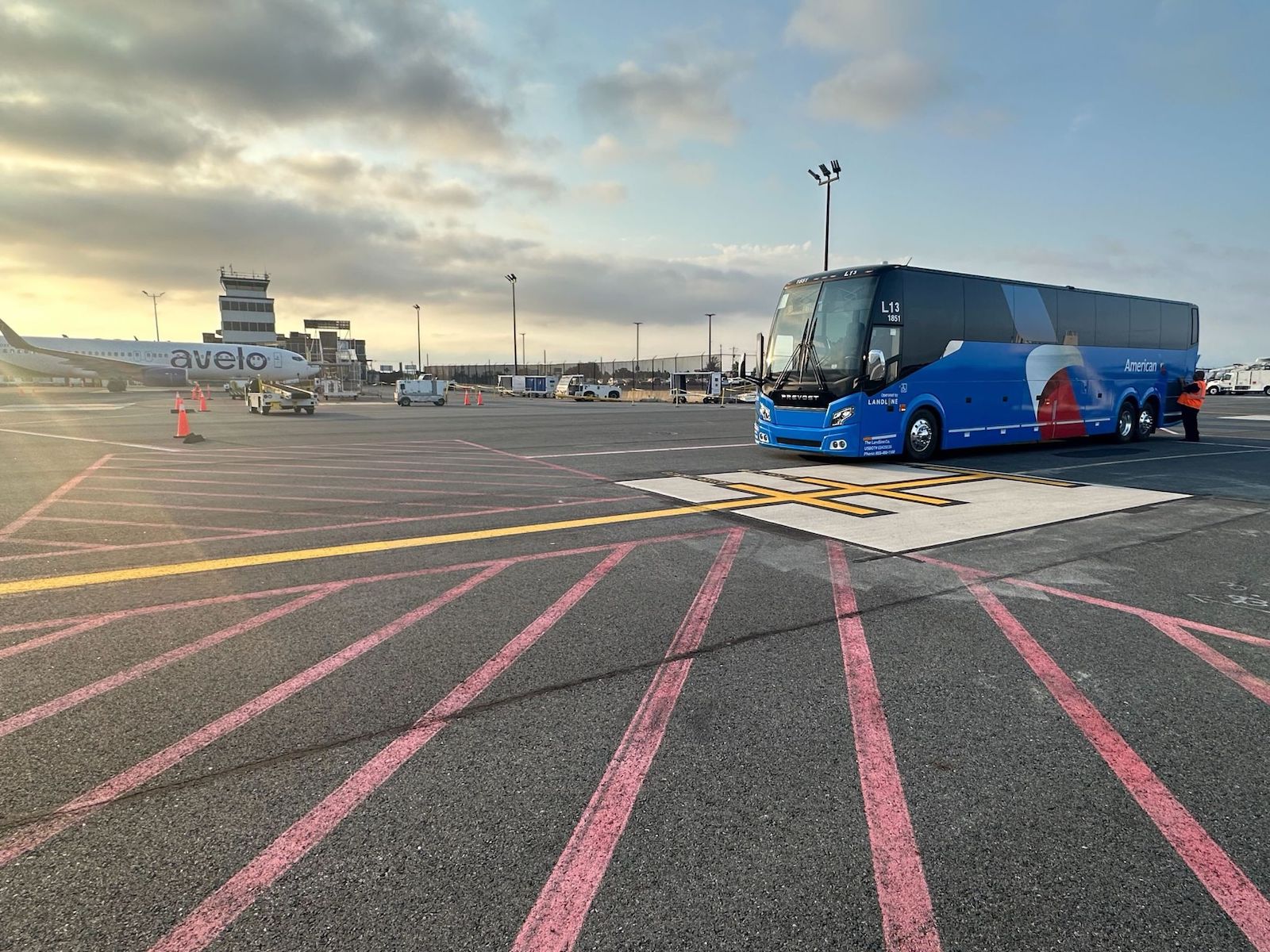 AirlineGeeks's tweet card. The buses accommodate up to 35 passengers in a two-by-one seating configuration. They come with leather seats, free wireless internet, and in-seat power.
