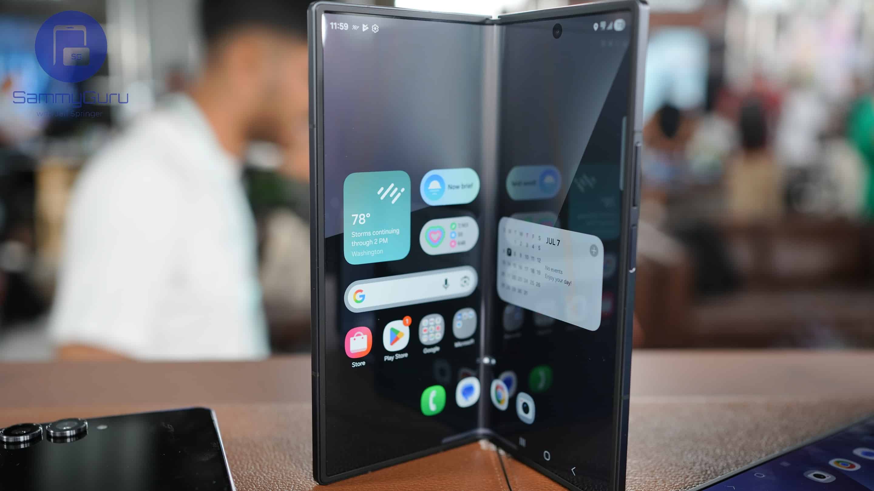 sammygurus's tweet card. Did the Galaxy Z Fold 7 survive JerryRigEverything's durability test across scratches, dust, heat, and bending? Let's find out.