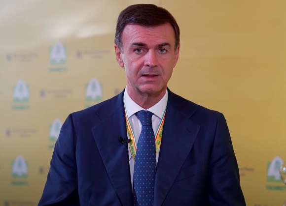 MCapisani's tweet card. Milano - Ettore Prandini, presidente Coldiretti, intervistato da Class Cnbc, commenta lo scenario dei dazi Usa sui prodotti europei, attualmente sospesi fino all'inizio di agosto (leggi qui).