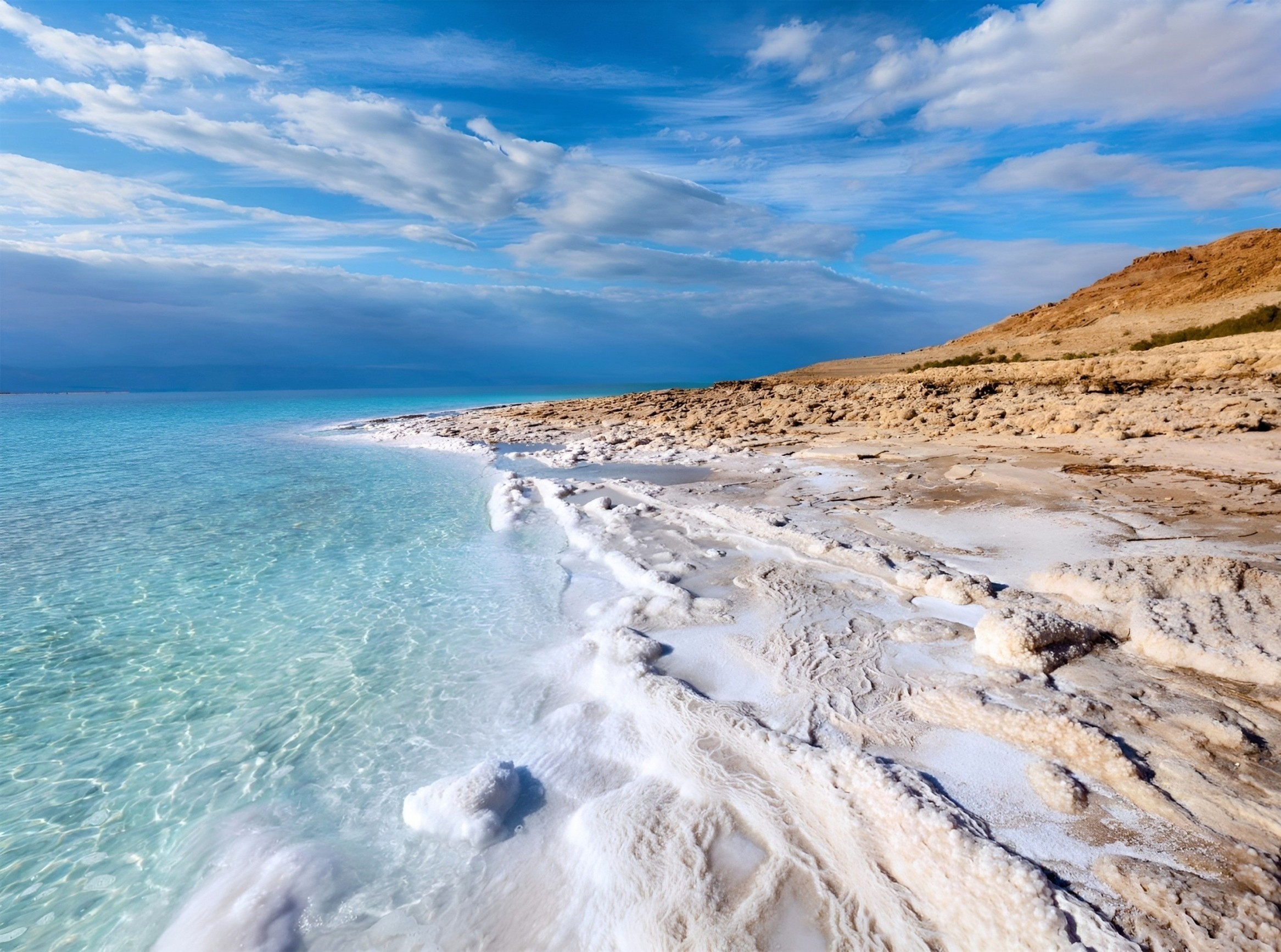 EarthDotCom's tweet card. Discover how the Dead Sea, Earth's lowest and saltiest lake, continues to build massive underground salt formations.