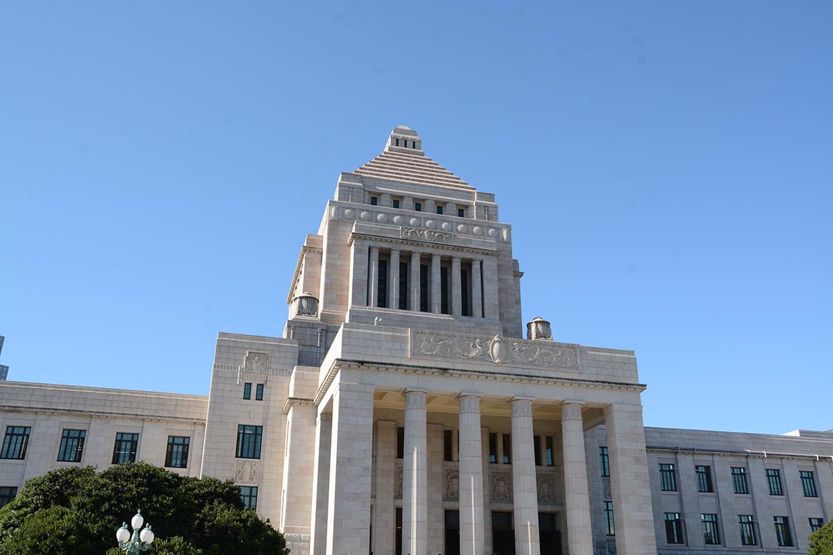 47news_official's tweet card. 村上誠一郎総務相は22日の閣議後会見で、参政党などの新興政党が躍進した参院選の所感を問われ、少子高齢化社会を念頭に「本当に『ジャパンファースト』ということだけでいいのか。やはり慎重に考えていく必要が ...