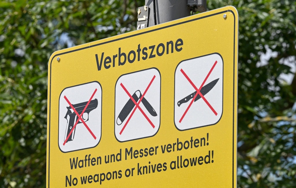berlinerzeitung's tweet card. In Wedding und Gesundbrunnen sitzen die Messer besonders locker. Auch dieses Mal will der Berliner Senat keine Vornamen deutscher Tatverdächtiger nennen.