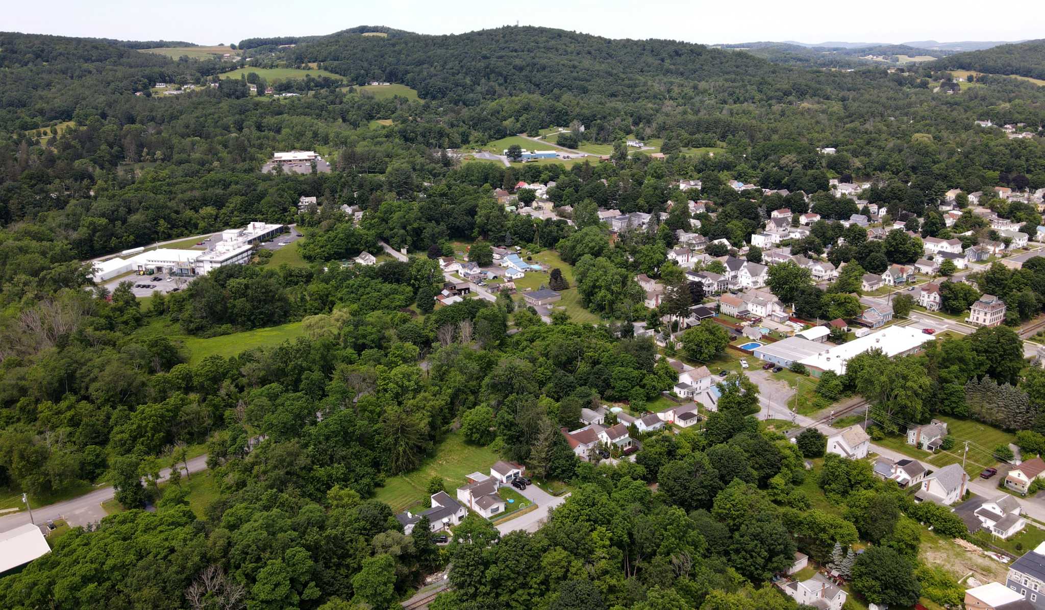 LizAGMoran's tweet card. DuPont Co. has agreed to settle a federal class-action lawsuit that was filed nearly a decade ago on behalf of residents in and around the village of Hoosick Falls.