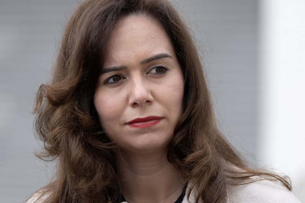 _ilangz_'s tweet card. Une nouvelle ligne de dépense publique malvenue. L’eurodéputée Reconquête Sarah Knafo a repéré une « offre d’emploi hallucinante » proposée par Expertise France, une filiale de l’Agence française de...