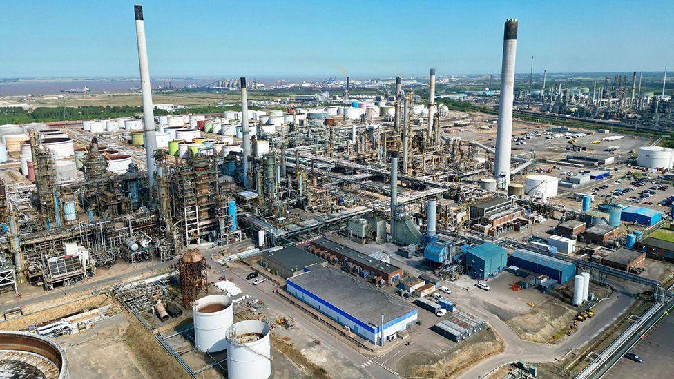 jeffsiegel's tweet card. The government says "no credible offers" have been made to buy the Lincolnshire refinery.