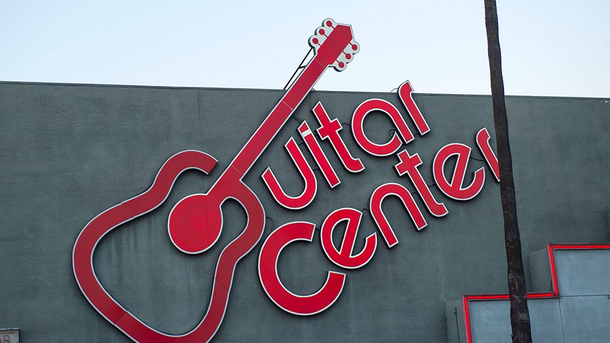 GuitarWorld's tweet card. The 18-year-old reportedly chose “customers who were rude to him, used foul language, and made situations bad for him” as his victims