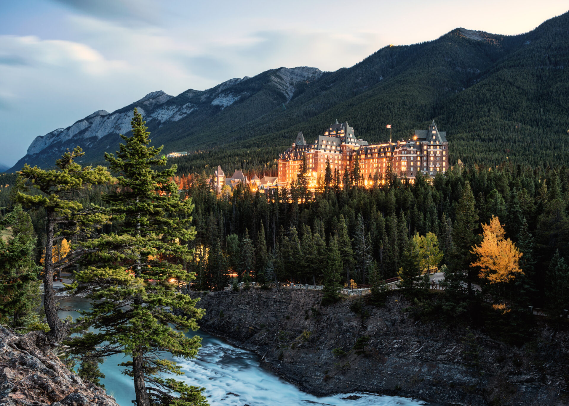 StrategyCorp's tweet card. Explore how the Hotel Association of Canada navigated the COVID-19 crisis to support local tourism and hotel businesses.
