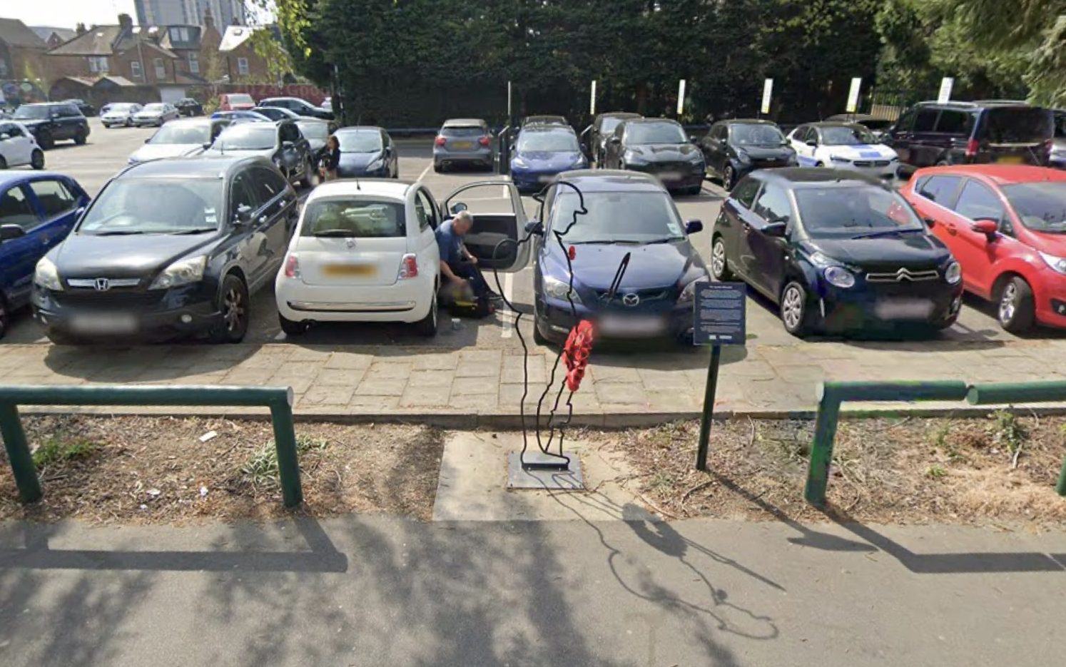 _JoeRossiter's tweet card. A memorial commemorating the first British solider to die in the First World War has been stolen from a Barnet car park.