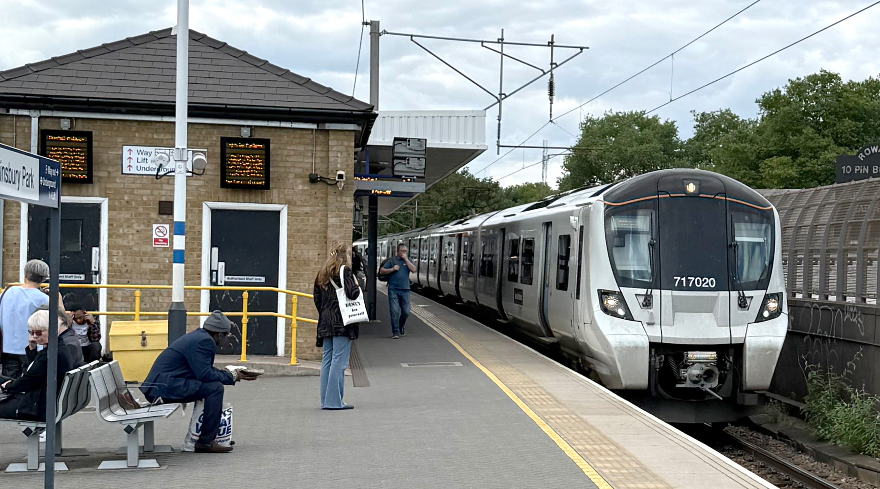 ianvisits's tweet card. Great Northern says that it has run its first passenger train that uses an upgraded radio signalling system.