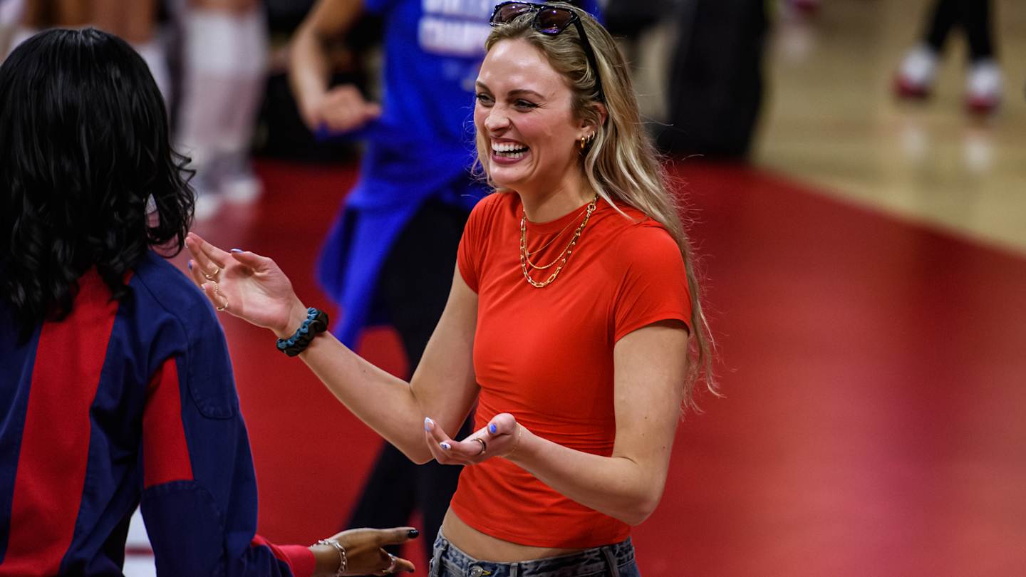 Huskermax's tweet card. From hardwood to hot sand, Ally Batenhorst’s surprise move with Olympian Sara Hughes just flipped U.S. beach volleyball upside down. She was one of indoor volle