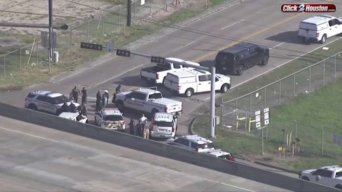 KPRC2's tweet card. Harris County Sheriff Ed Gonzalez said there is an unknown odor at an industrial site "causing some to experience headaches and nausea."