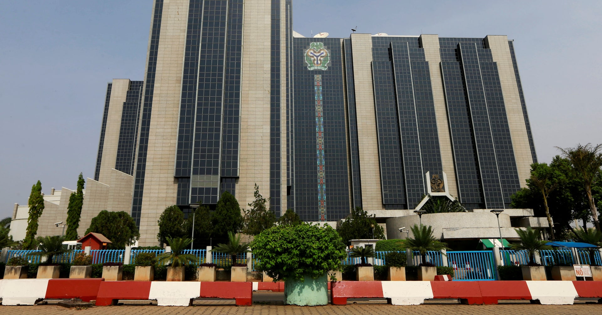 ReutersAfrica's tweet card. Nigeria's central bank kept its monetary policy rate at 27.50% for the third consecutive time this year, pledging on Tuesday to maintain its current stance until inflation risks recede.