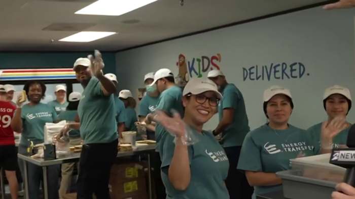 EnergyTransfer's tweet card. KPRC 2's Community partners at Energy Transfer stepped up to volunteer at Kids' Meals to help feed hungry children. The volunteers are packing healthy lunches that will be distributed to children in...