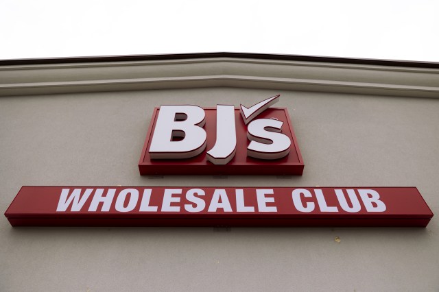 abc27News's tweet card. MECHANICSBURG, Pa. (WHTM) — BJ’s Wholesale Club just announced its opening date inside a new Cumberland County shopping center. On Tuesday, BJ’s Wholesale Club announced that it i…