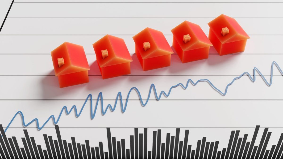 Victoria_Spratt's tweet card. Your home probably isn't worth what you wish it was... and don't go expecting a 1980s-style property price boom anytime soon