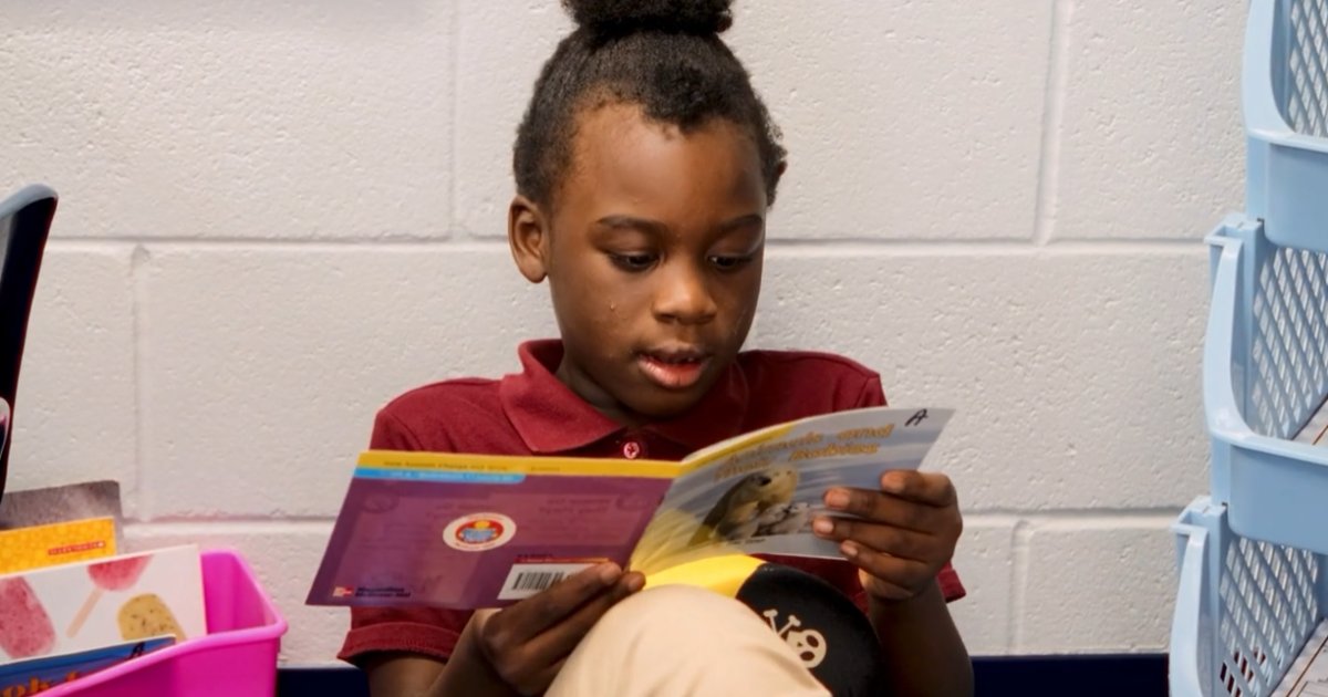 HeliosEdFnd's tweet card. Created with support from Helios, learn how a program has helped increase third-grade reading proficiency in Pinellas County.
