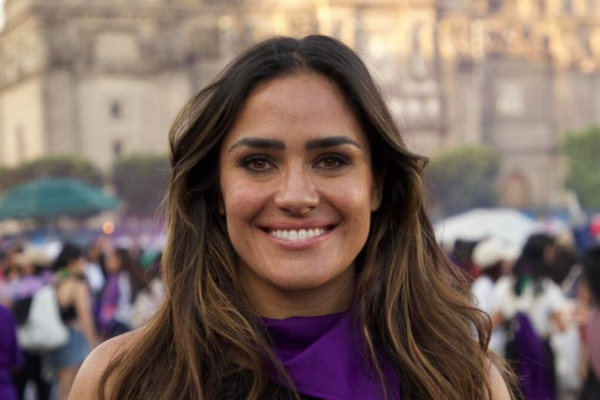 enriquemunozFM's tweet card. El retiro de monumentos de líderes cubanos enfrentó a la alcaldesa con la presidenta por su significado y legalidad.