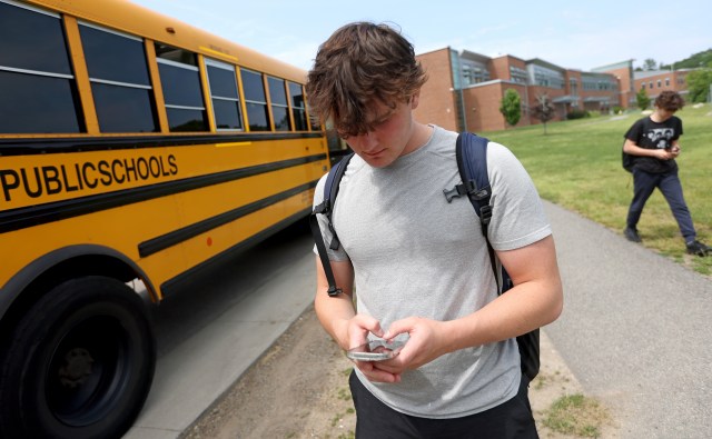 byChrisVan's tweet card. Massachusetts Senate Democrats were preparing to advance legislation Tuesday that requires all public schools to implement a “bell-to-bell” ban on student access to personal electronic devices like…