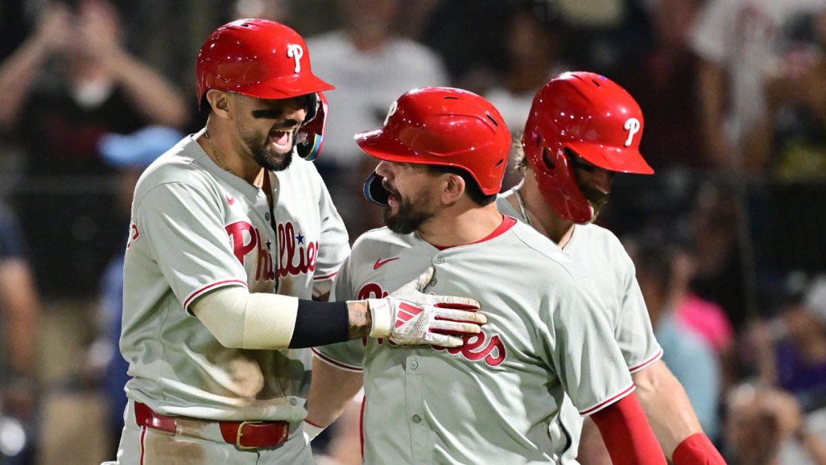 CBSSportsMLB's tweet card. The Phillies currently sit half a game up in the division