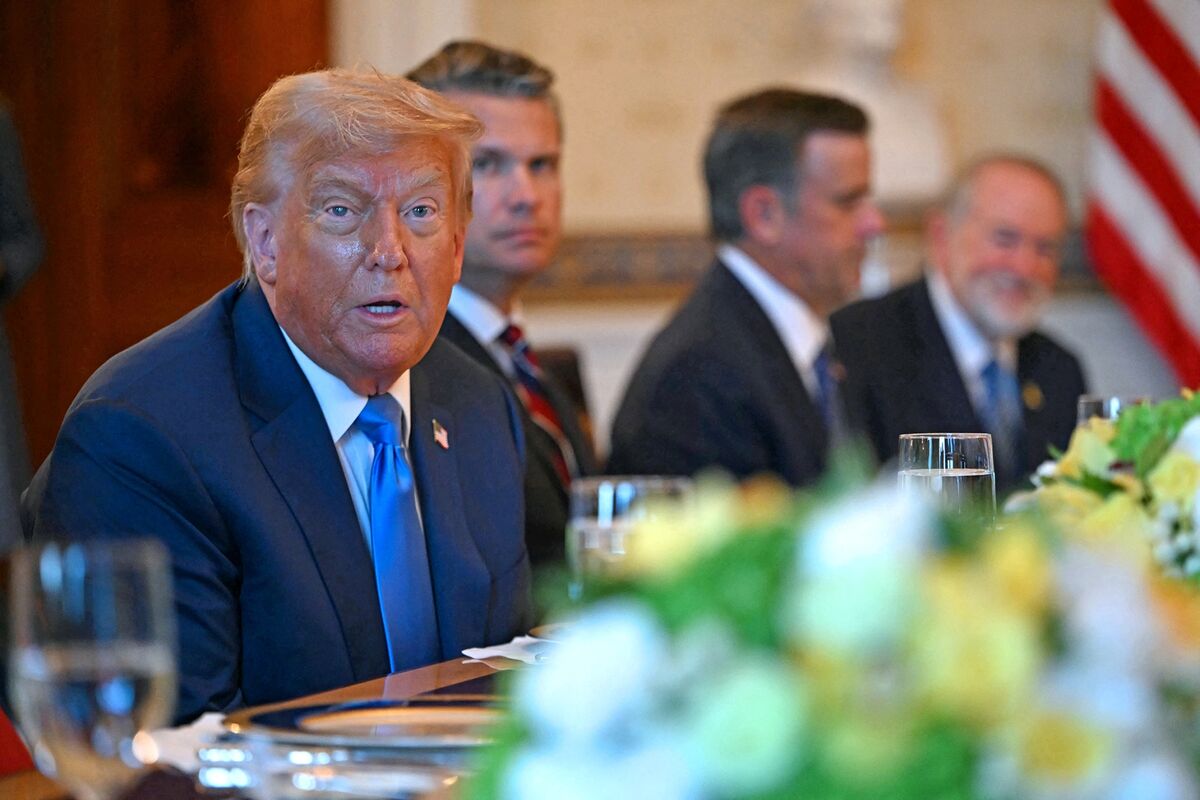 DanielPFlatley's tweet card. President Donald Trump vowed to push forward with his aggressive tariff regime in the coming days, stressing he would not offer additional extensions on country-specific levies set to now hit in...