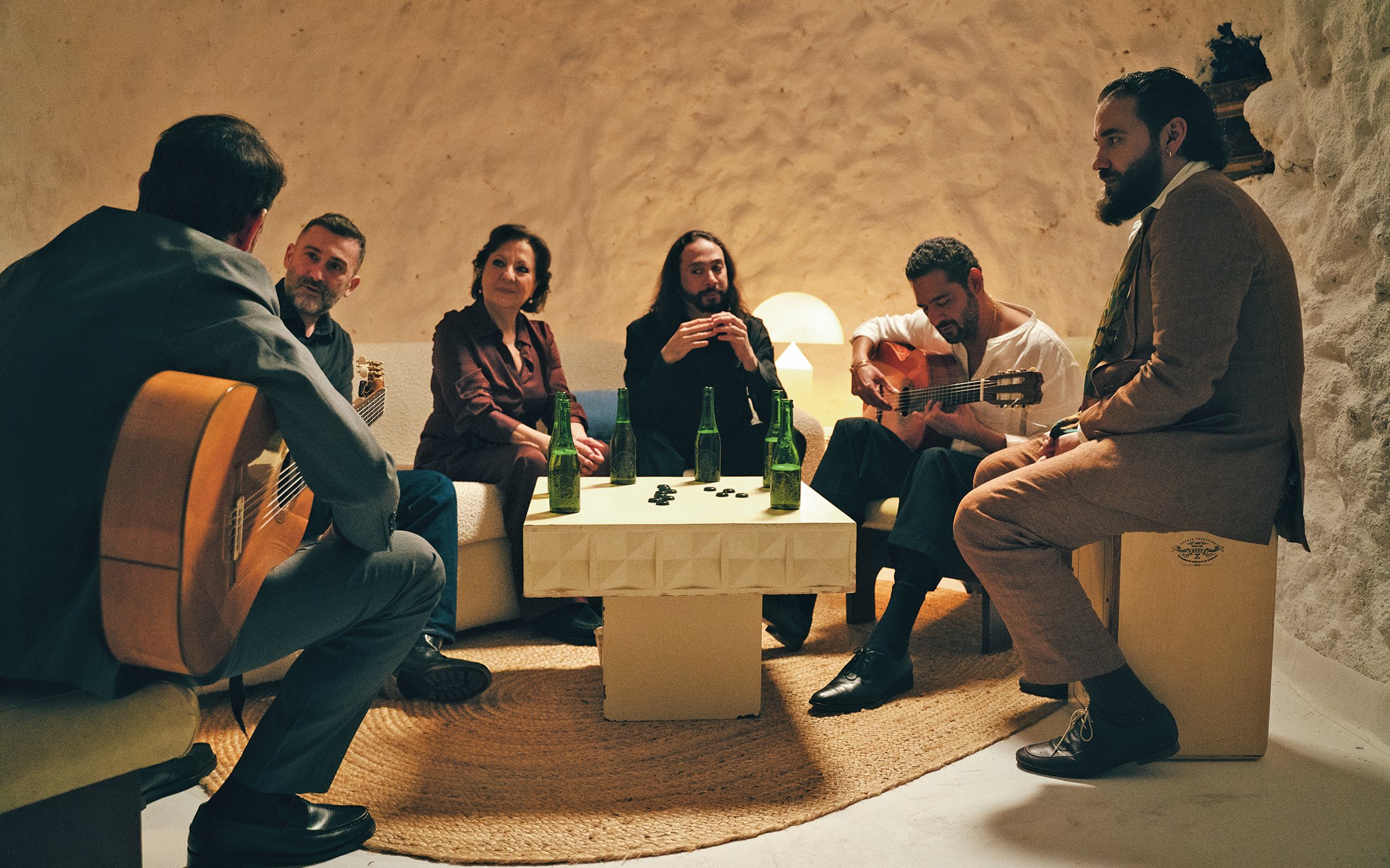 rockdelux's tweet card. Desde Granada, y bajo la dirección del reconocido compositor y productor español Javier Limón, llega ahora un nuevo palo flamenco: sosegá.